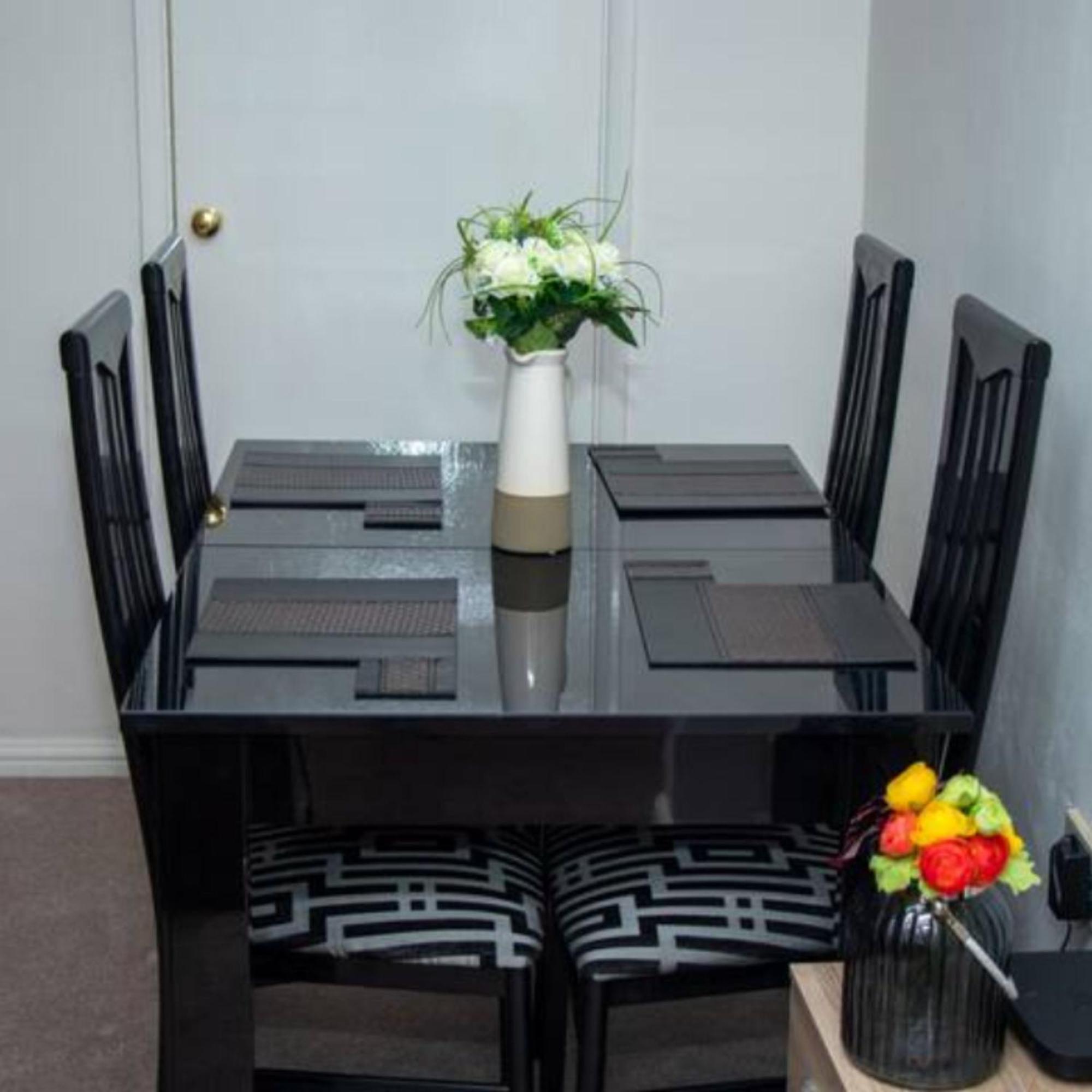 2-Bed Sleeps 4 Comfy For Contractors With Free Parking In Crawley Near Gatwick Manor Royal Refurbished Apartamento Exterior foto