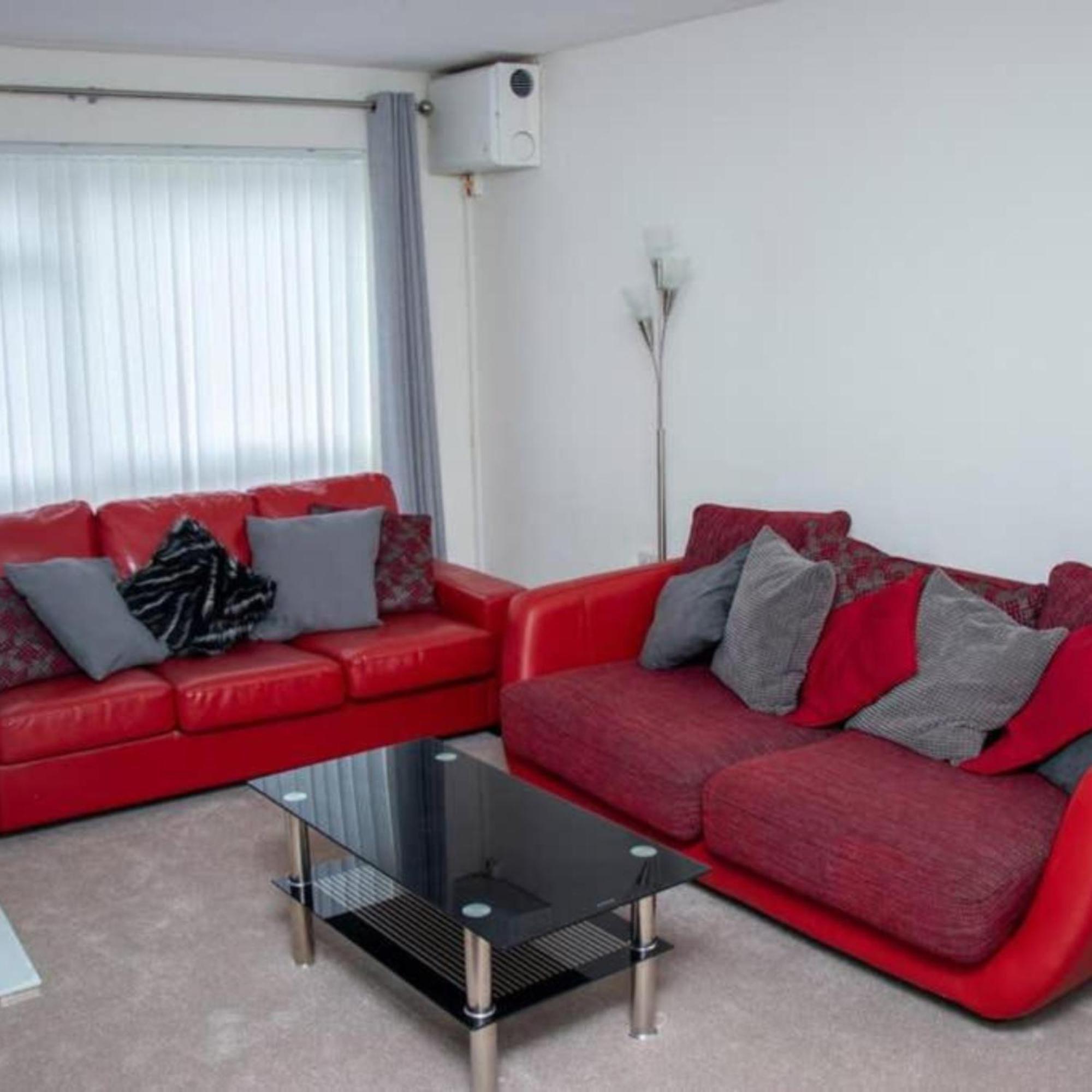 2-Bed Sleeps 4 Comfy For Contractors With Free Parking In Crawley Near Gatwick Manor Royal Refurbished Apartamento Exterior foto